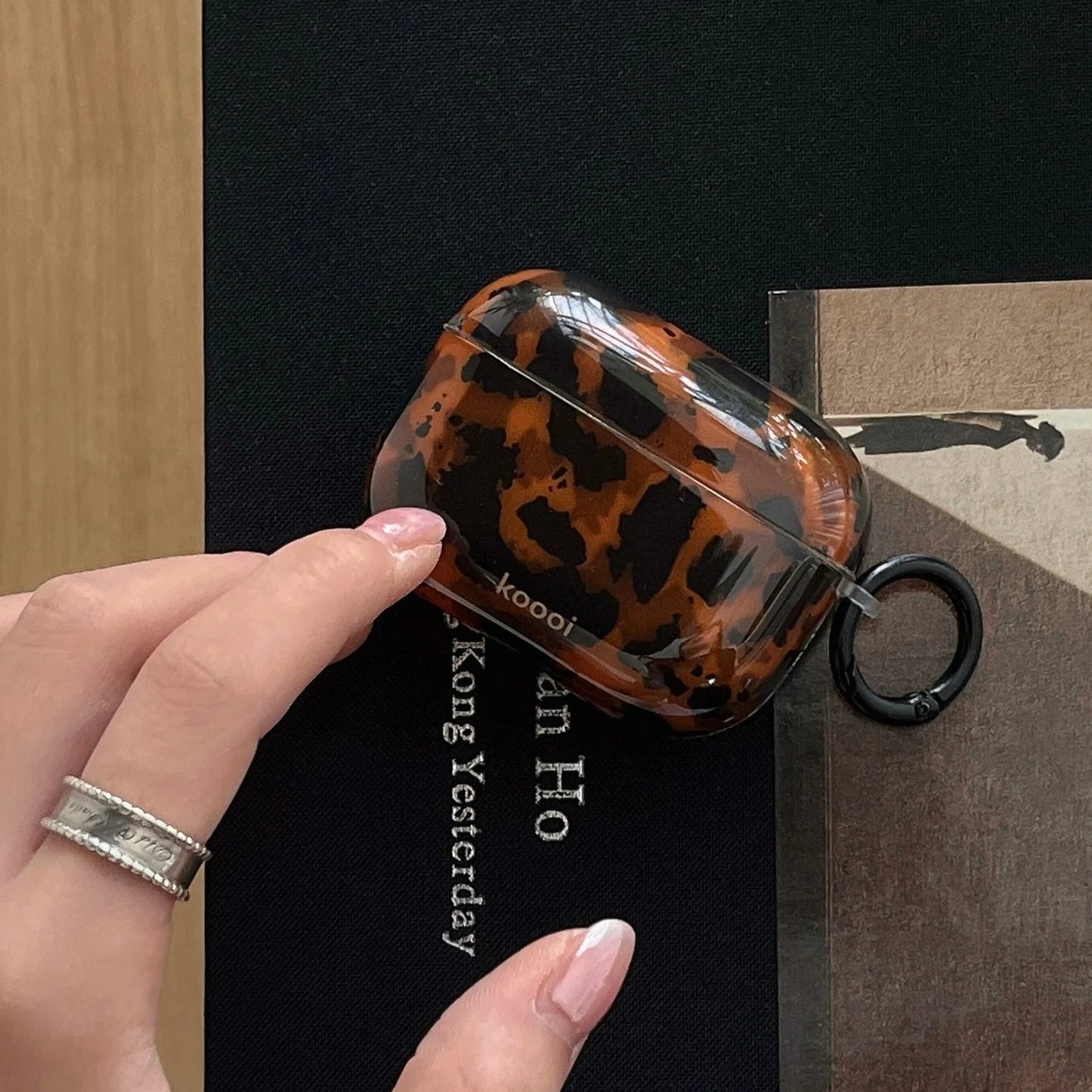 Stylish Dark Color Tortoiseshell Amber Glossy Cover Case For AirPods 1 2 3 4 Pro AirPods Pro 2 Pro 3 Shockproof Protective Case